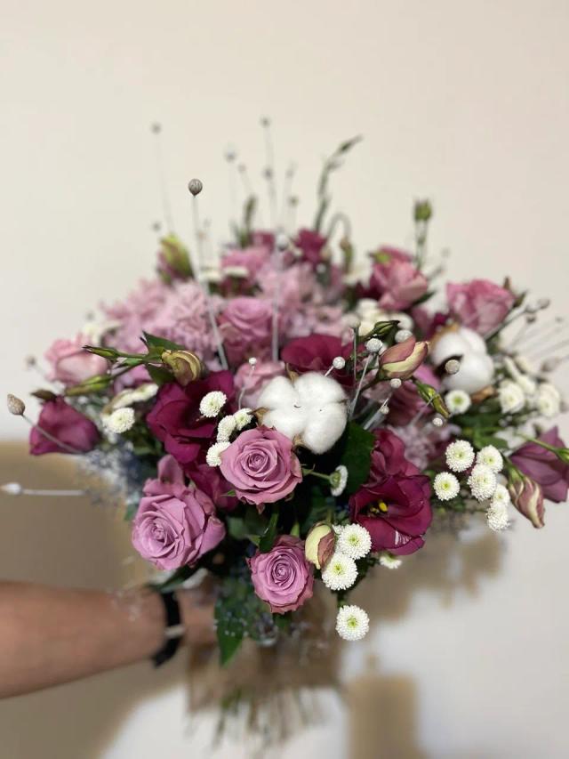 Original bouquet with cotton, white roses and lisianthus "Tender Cotton" - buy flowers in Yerevan | ծաղիկների առաքում Երևանում