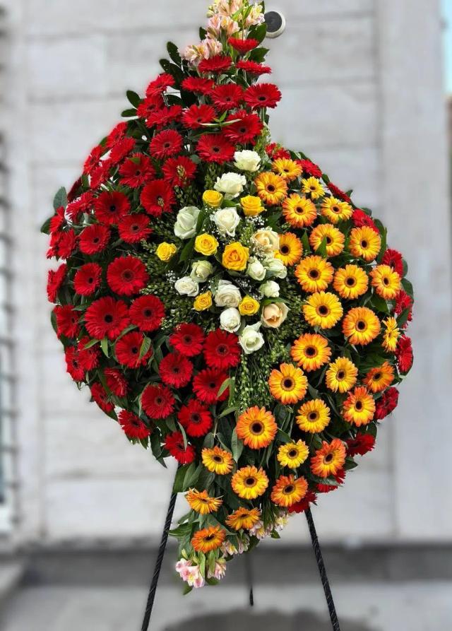 Wreath with gerberas | ծաղիկների առաքում Երևանում