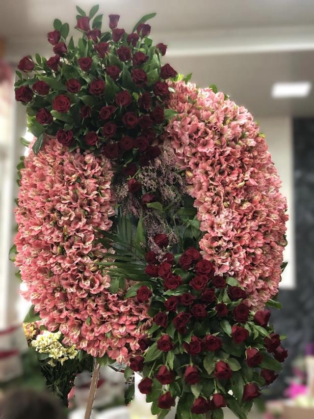 Wreath: A gorgeous arrangement of burgundy and red flowers | ծաղիկների առաքում Երևանում