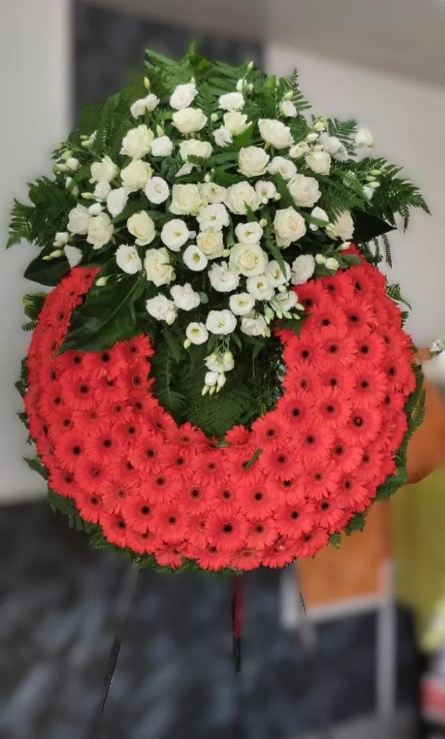 Wreath with Gerbera and Roses | ծաղիկների առաքում Երևանում