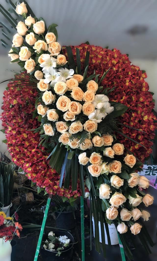 A gorgeous wreath of alstroemerias | ծաղիկների առաքում Երևանում