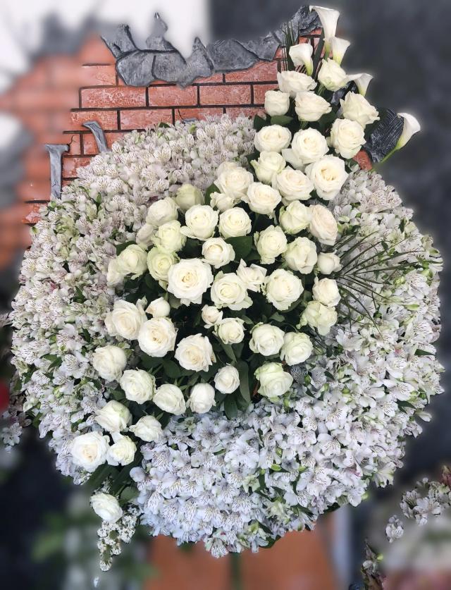 Wreath with Roses and Alstroemerias | ծաղիկների առաքում Երևանում