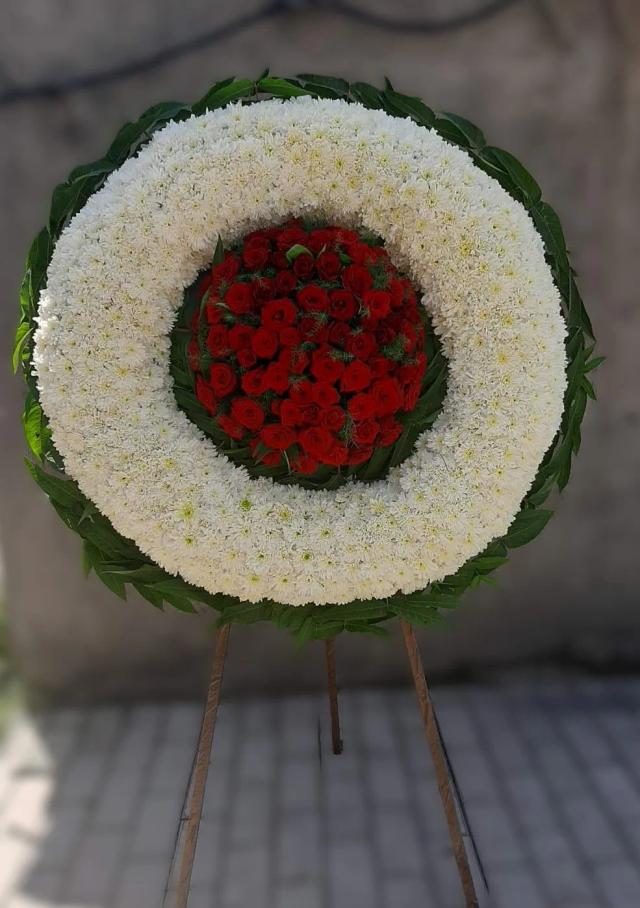 Wreath with White Chrysanthemums | ծաղիկների առաքում Երևանում