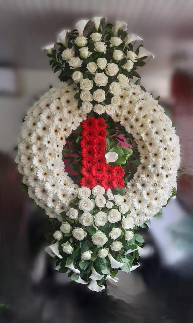 Wreath for funeral with gorgeous white flowers | ծաղիկների առաքում Երևանում