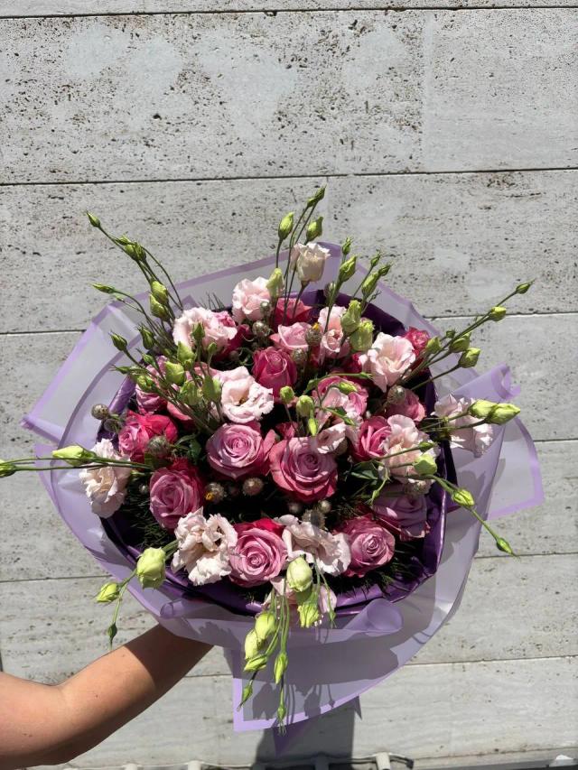 Bouquet of pink roses and lisianthus (15 roses, 1 bunch of lisianthus) - Flower delivery in Yerevan | ծաղիկների առաքում Երևանում