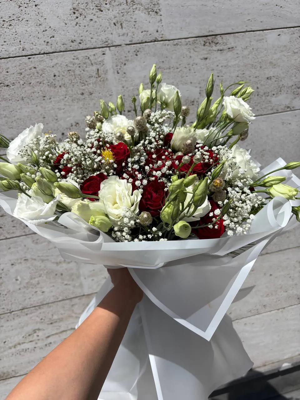 Bouquet of bordeaux roses and white lisianthusRose order | ծաղիկների առաքում Երևանում