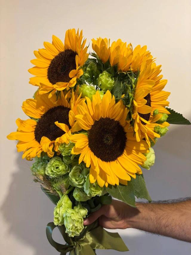 Bunch of sunflower and lisianthus |:Delivery of bouquets to Yerevan | ծաղիկների առաքում Երևանում