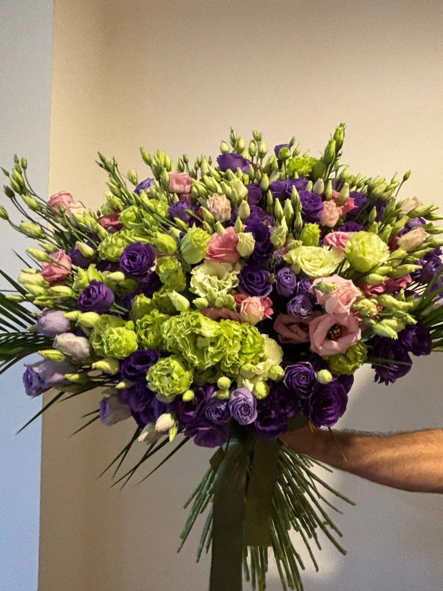 Luxurious bouquet of 50 lisianthus branches (70 cm) - Lisianthus delivery in Yerevan | ծաղիկների առաքում Երևանում