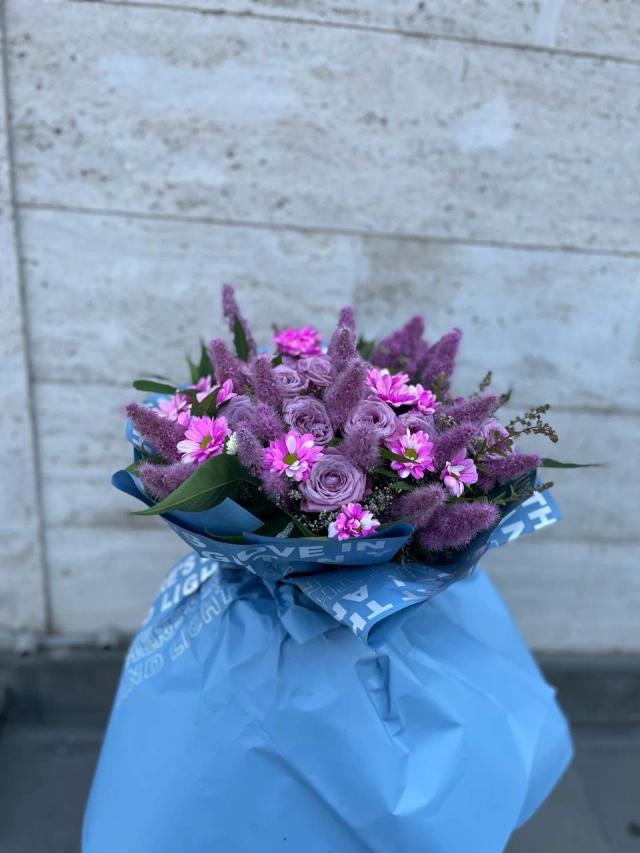 Bouquet with purple roses and chrysanthemums, delivery in Armenia. | ծաղիկների առաքում Երևանում