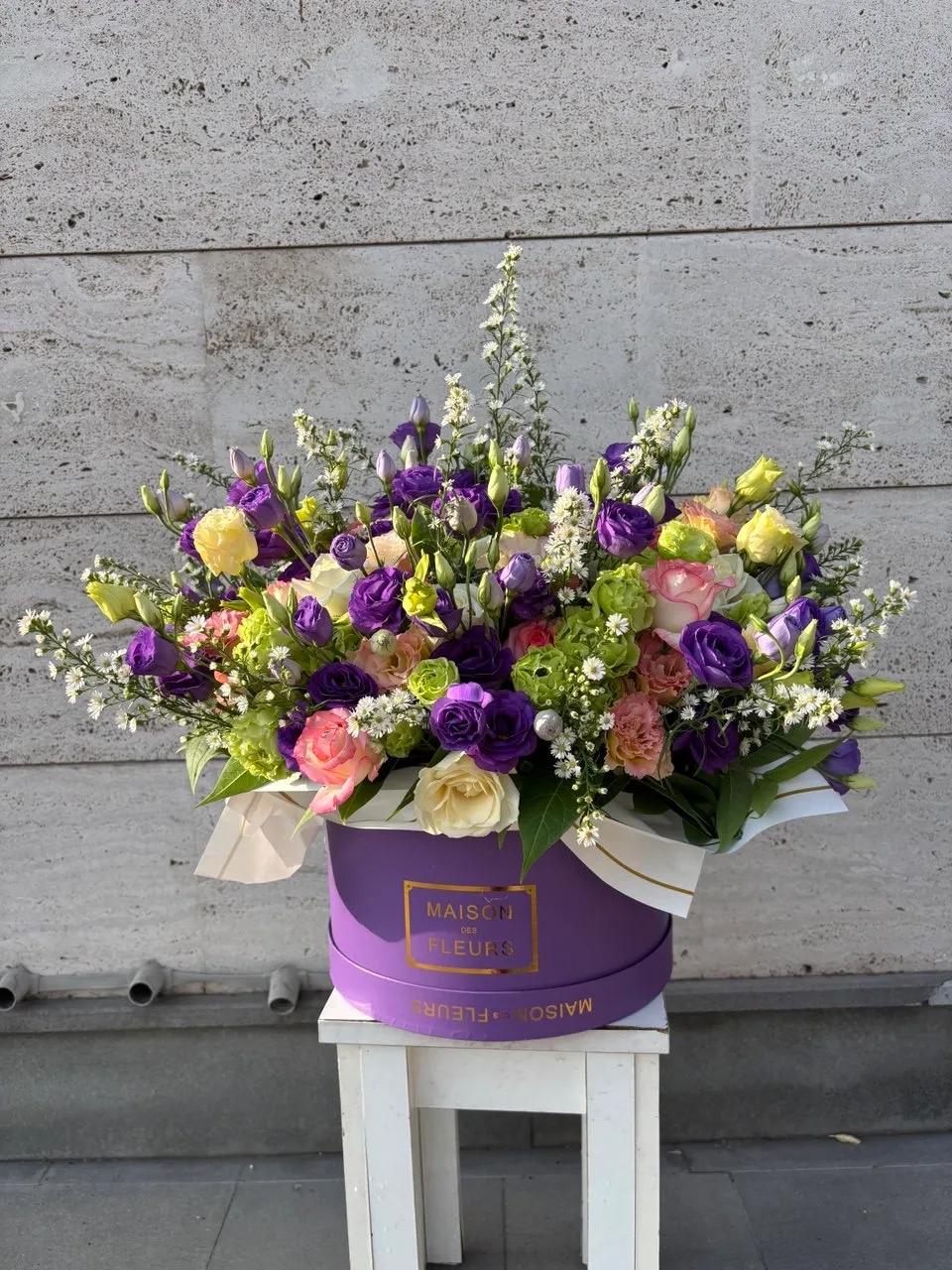 A luxurious flower box with lisianthus, 15 roses and chrysanthemums - an original gift for a loved one |Flower delivery in Yerevan | ծաղիկների առաքում Երևանում