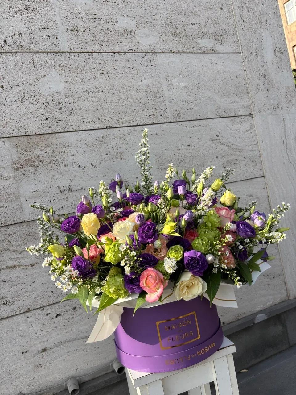 A luxurious flower box with lisianthus, 15 roses and chrysanthemums - an original gift for a loved one |Flower delivery in Yerevan | ծաղիկների առաքում Երևանում
