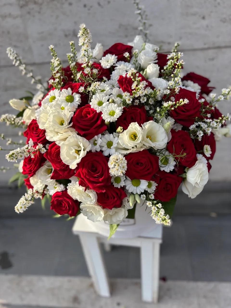 A gorgeous bouquet of 21 burgundy roses, white lisianthus and chrysanthemums |Gift delivery appears | ծաղիկների առաքում Երևանում