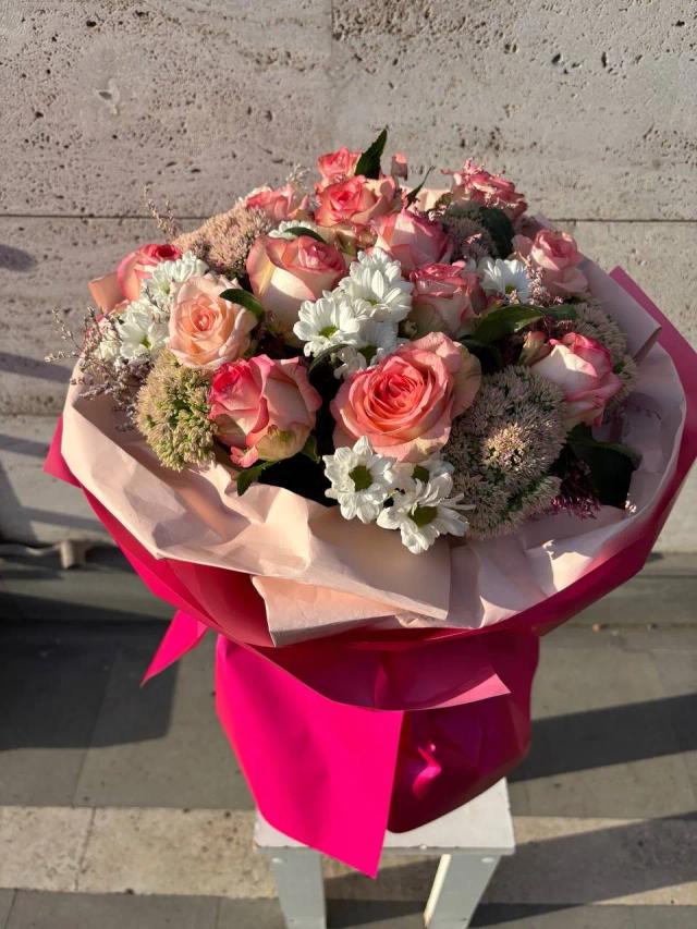 Roses and chrysanthemum in one bouquet | ծաղիկների առաքում Երևանում