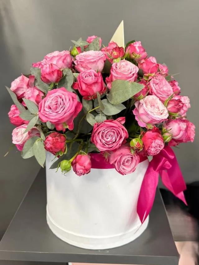 Pink roses in a box | ծաղիկների առաքում Երևանում