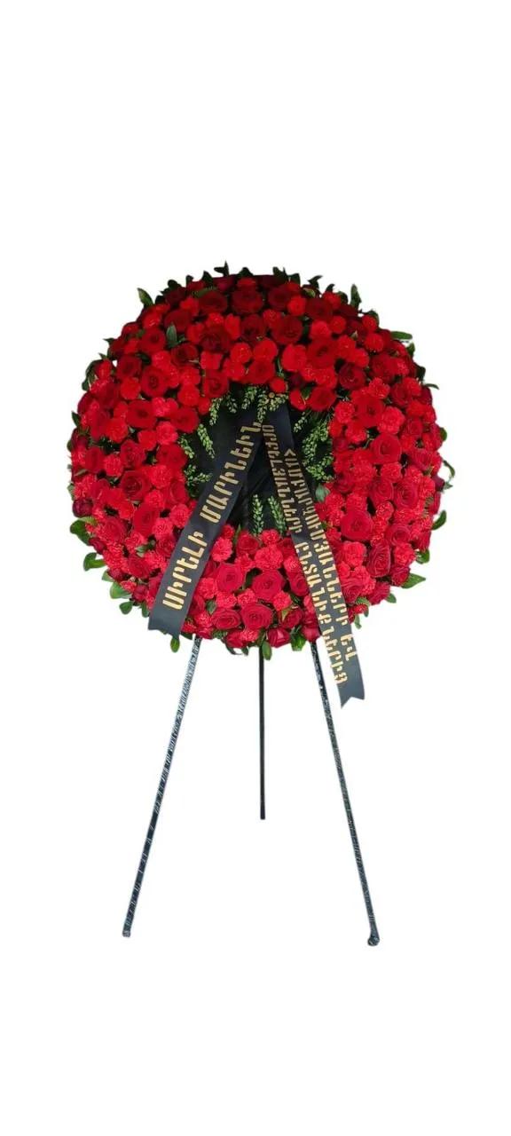 Wreath with White Carnation and Matthiola Rose | ծաղիկների առաքում Երևանում