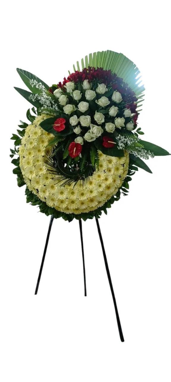 Wreath - delicate white floral design available for delivery. | ծաղիկների առաքում Երևանում