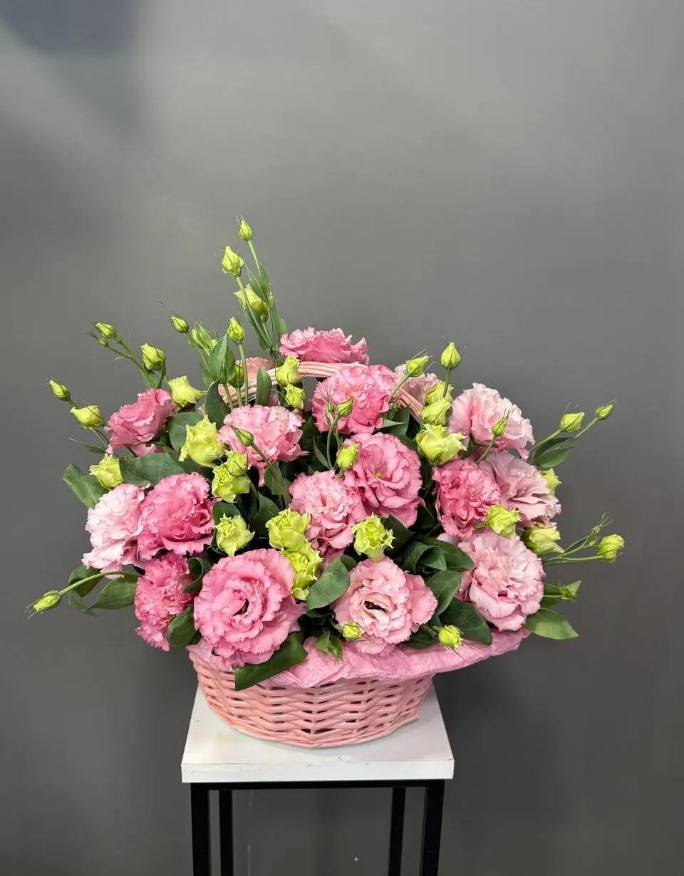 Lisianthus in a basket | ծաղիկների առաքում Երևանում