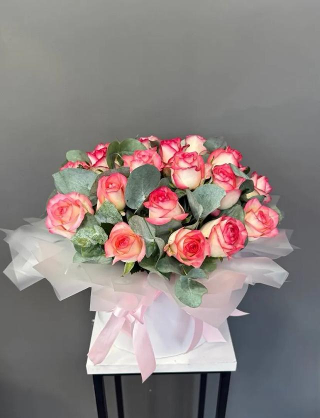 Jumilia roses in a box | ծաղիկների առաքում Երևանում