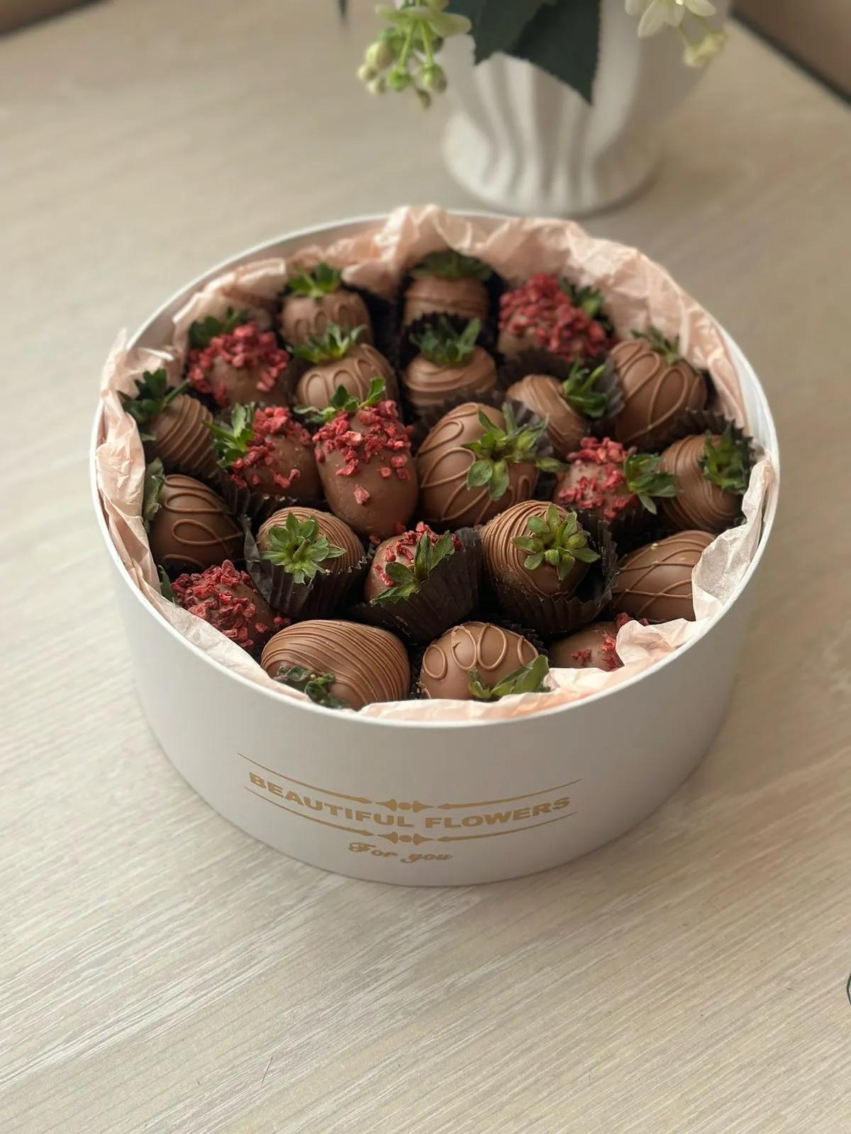 Chocolate covered strawberries | ծաղիկների առաքում Երևանում