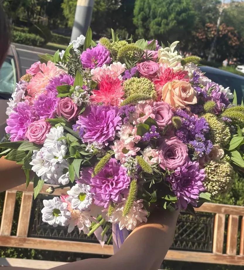A colorful bouquet | ծաղիկների առաքում Երևանում