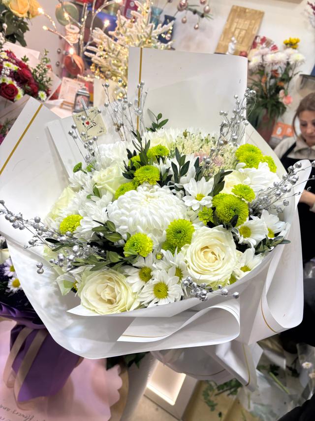 White bunch | ծաղիկների առաքում Երևանում