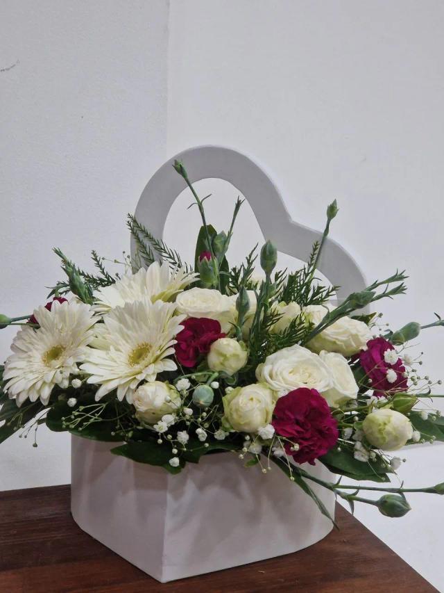 Roses and gerbera in a heart-shaped box | ծաղիկների առաքում Երևանում