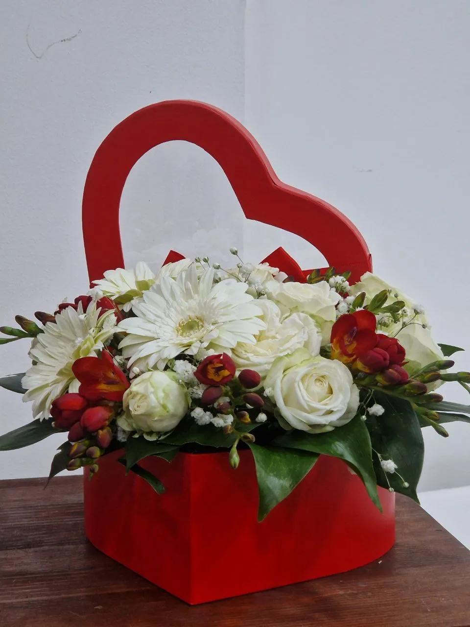Roses and gerberas in a heart-shaped box | ծաղիկների առաքում Երևանում