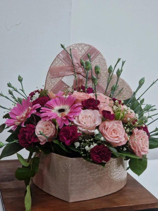 Roses and gerbera in a heart-shaped box | ծաղիկների առաքում Երևանում