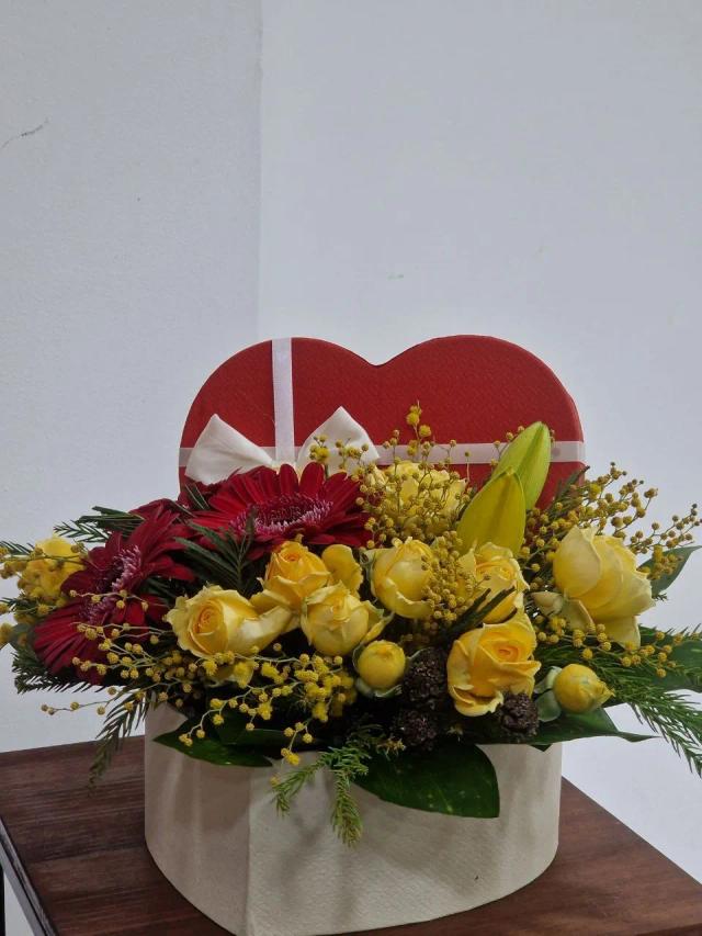 Roses and gerbera in a heart-shaped box | ծաղիկների առաքում Երևանում