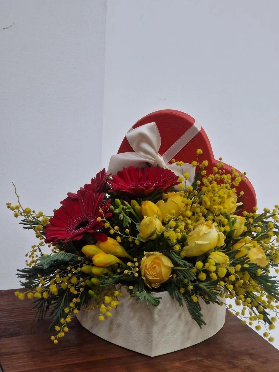 Roses and gerbera in a heart-shaped box | ծաղիկների առաքում Երևանում