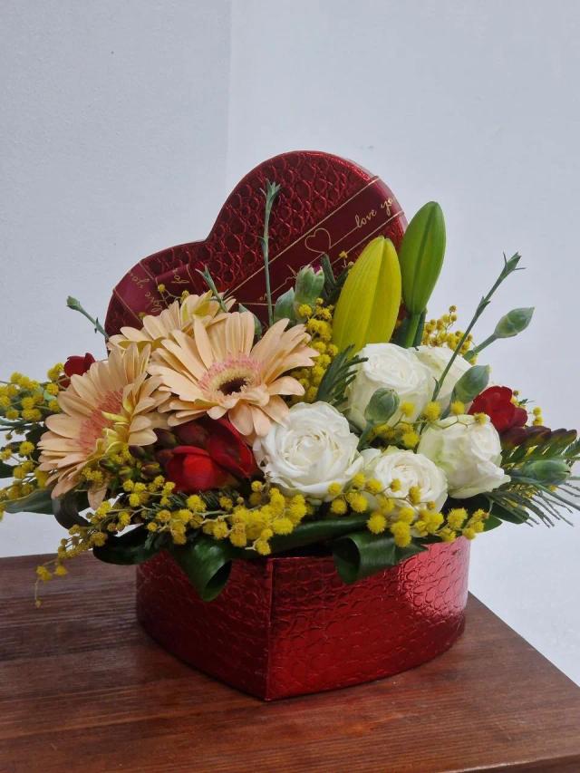 Roses and gerbera in a heart-shaped box | ծաղիկների առաքում Երևանում
