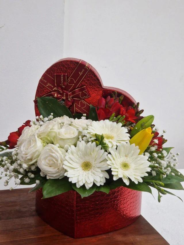 Roses and gerbera in a heart-shaped box | ծաղիկների առաքում Երևանում