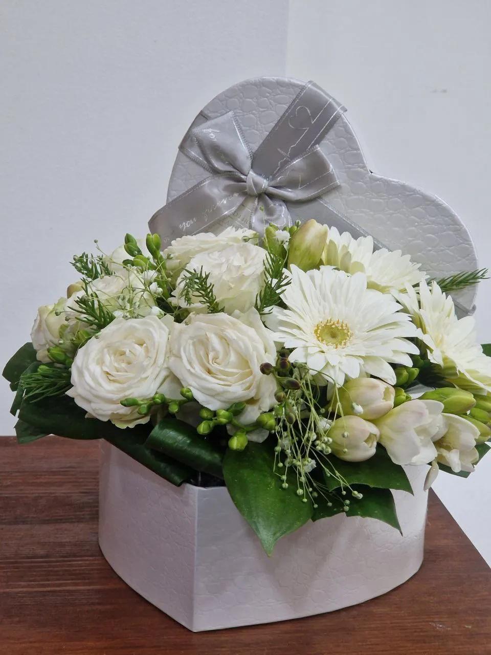 Roses and gerbera in a heart-shaped box | ծաղիկների առաքում Երևանում