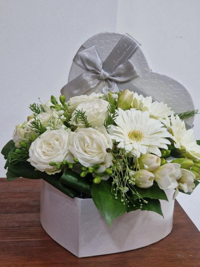 Roses and gerbera in a heart-shaped box | ծաղիկների առաքում Երևանում