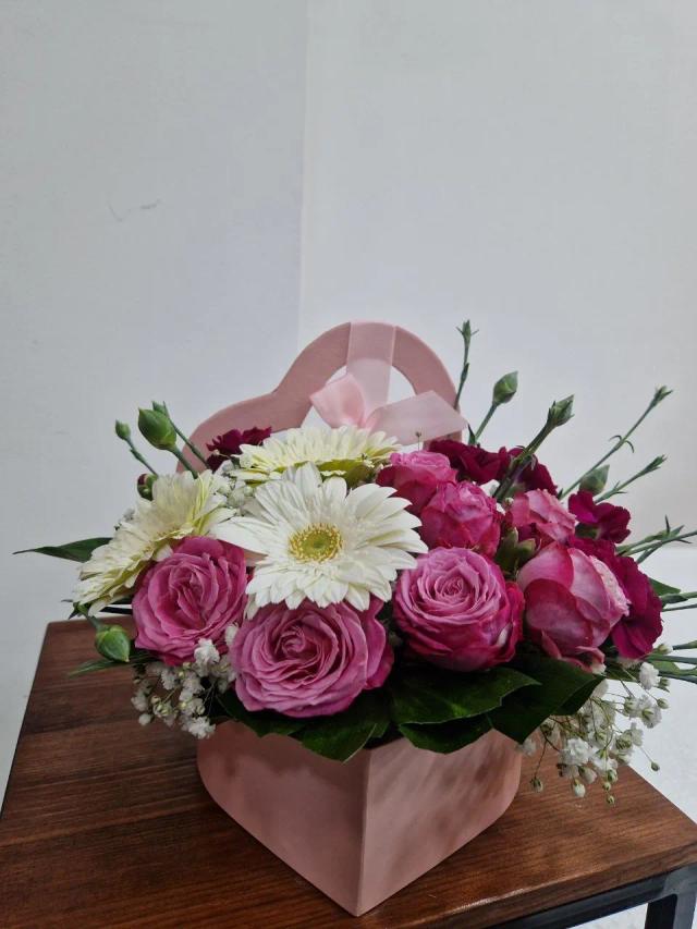 Roses and gerbera in a heart-shaped box | ծաղիկների առաքում Երևանում