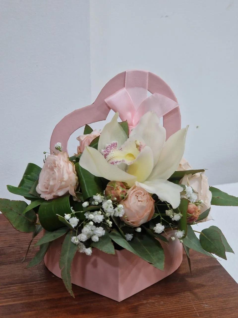 Roses and orchids in a heart-shaped box | ծաղիկների առաքում Երևանում