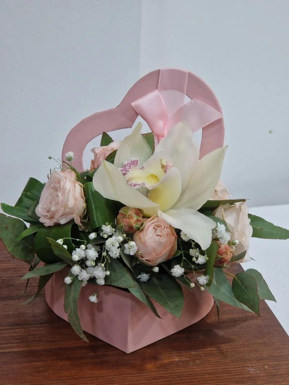 Roses and orchids in a heart-shaped box | ծաղիկների առաքում Երևանում
