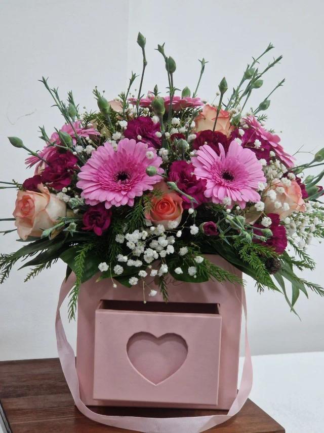 Creative flowers in a box | ծաղիկների առաքում Երևանում