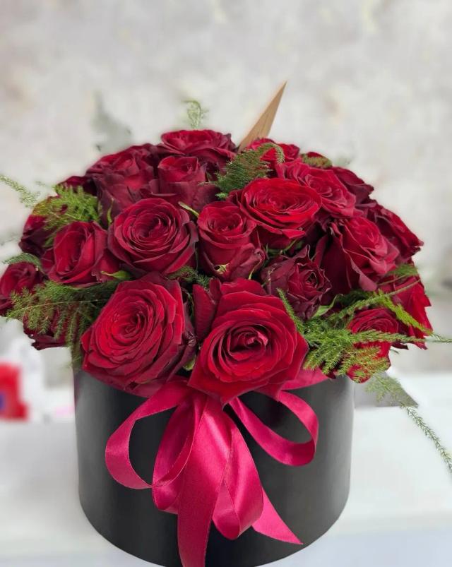 Roses in a box | ծաղիկների առաքում Երևանում