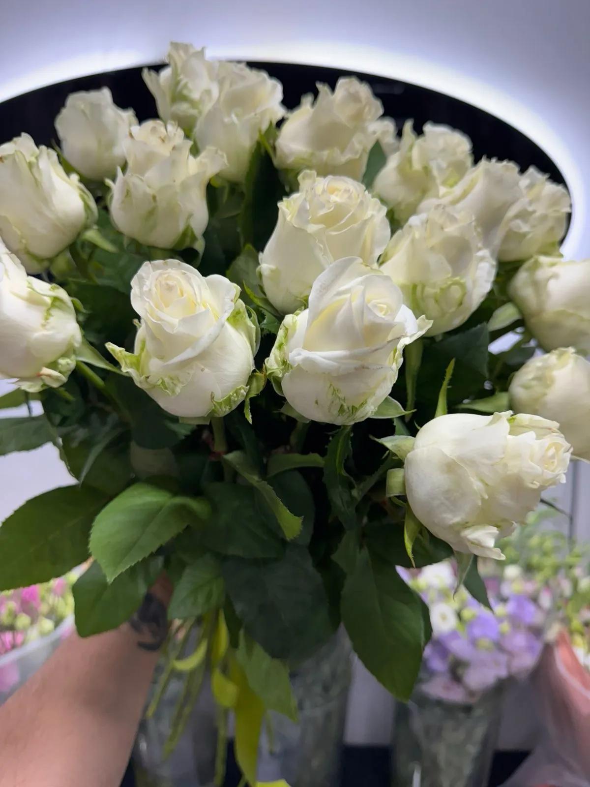 A bunch of white roses | ծաղիկների առաքում Երևանում