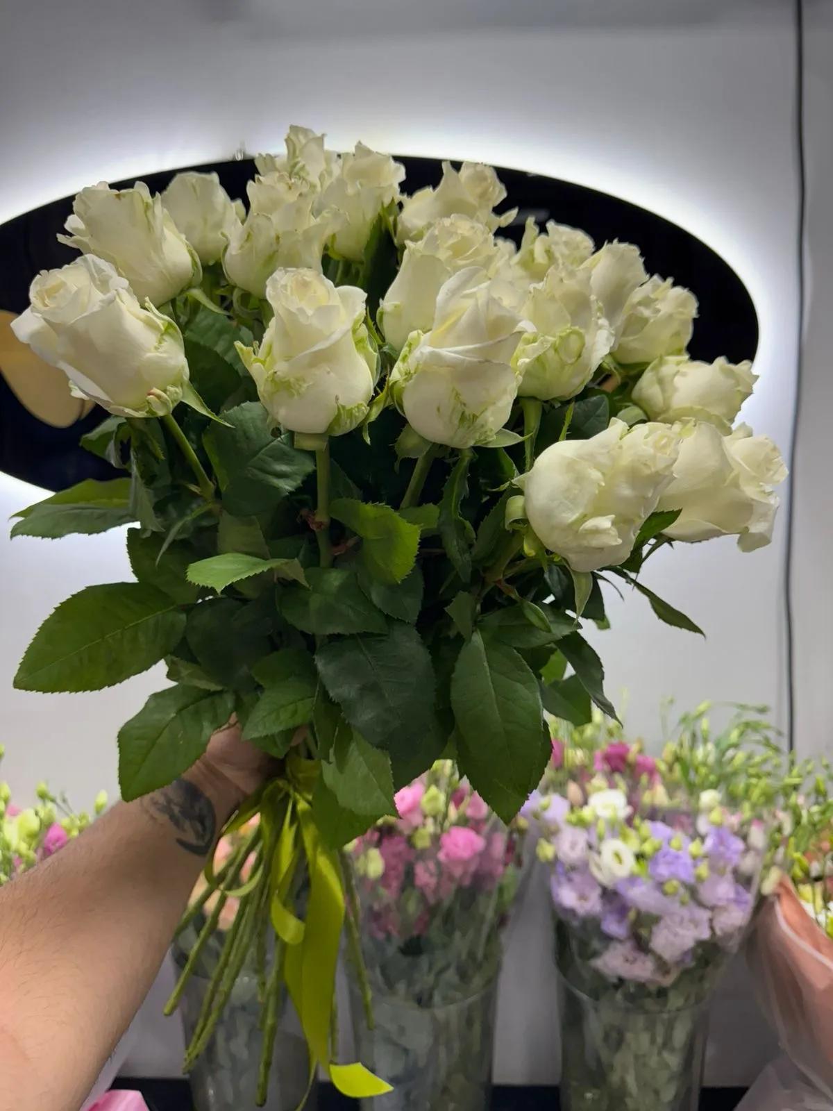 A bunch of white roses | ծաղիկների առաքում Երևանում