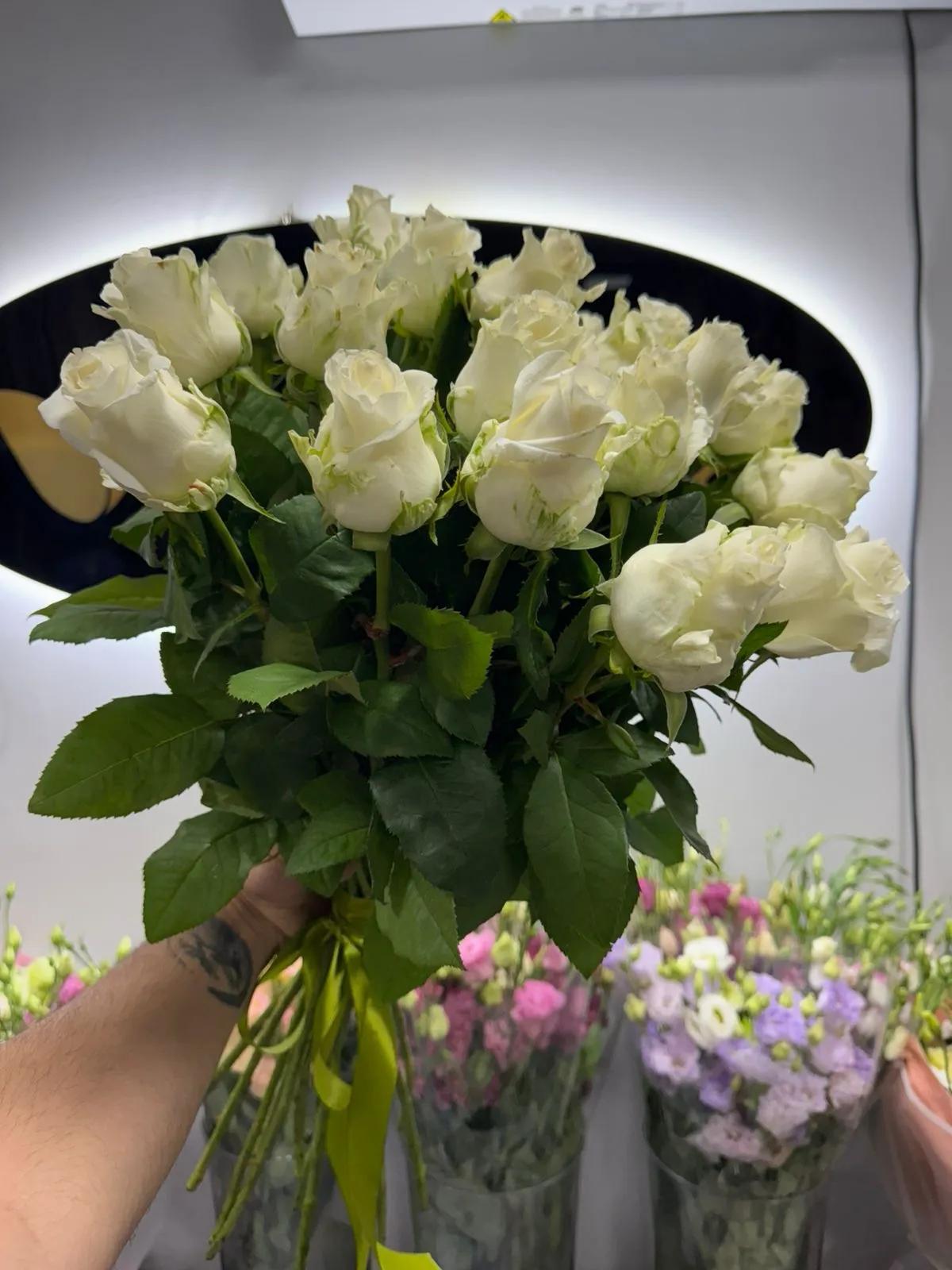 A bunch of white roses | ծաղիկների առաքում Երևանում