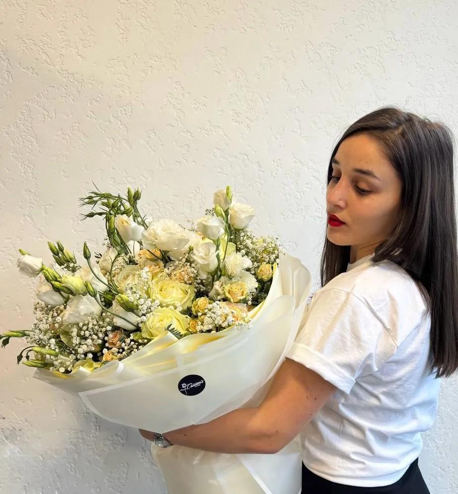 Roses and lisianthus in one bouquet | ծաղիկներ, ծաղկեպսակներ, բույսեր Երևան