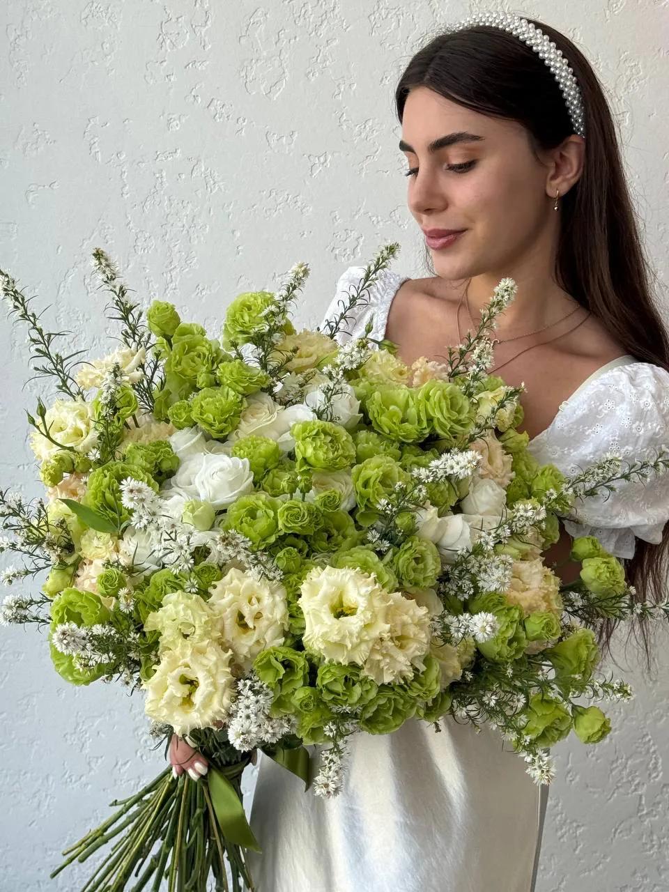 A bunch of elegant lisianthus | ծաղիկներ, ծաղկեպսակներ, բույսեր Երևան