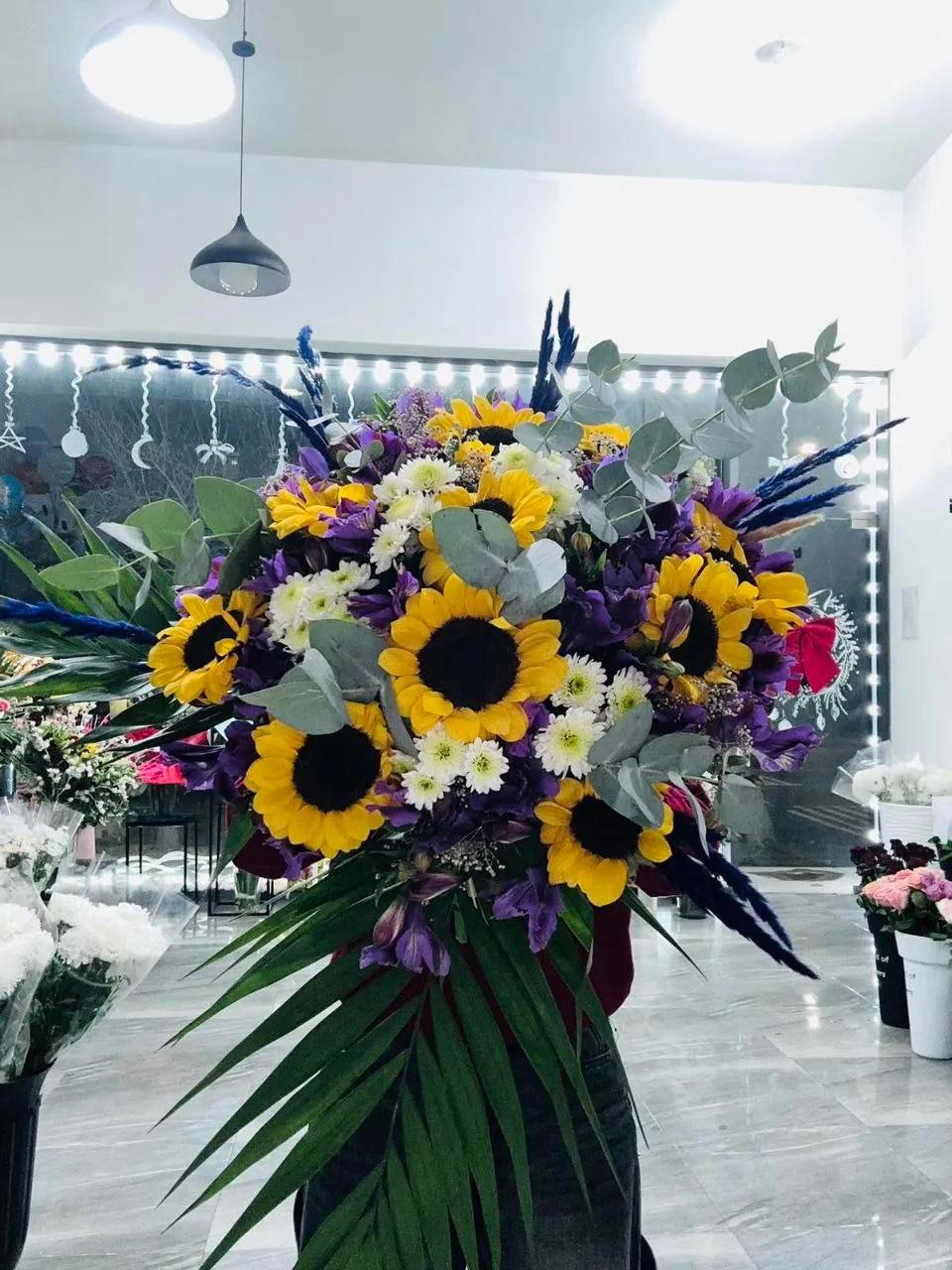 Composition with sunflower | ծաղիկների առաքում Երևանում