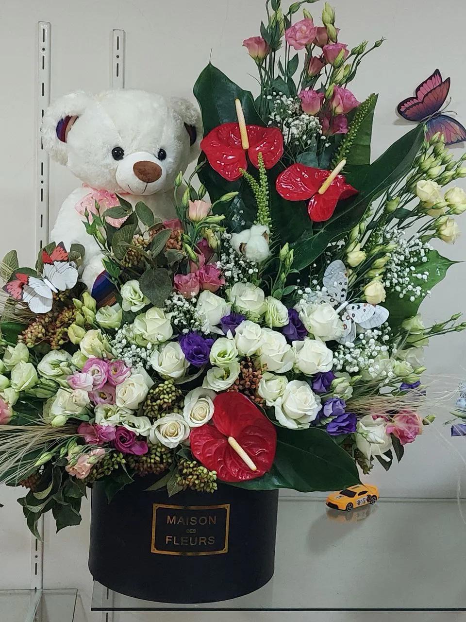 Flower arrangement in a box | ծաղիկներ, ծաղկեպսակներ, բույսեր Երևան