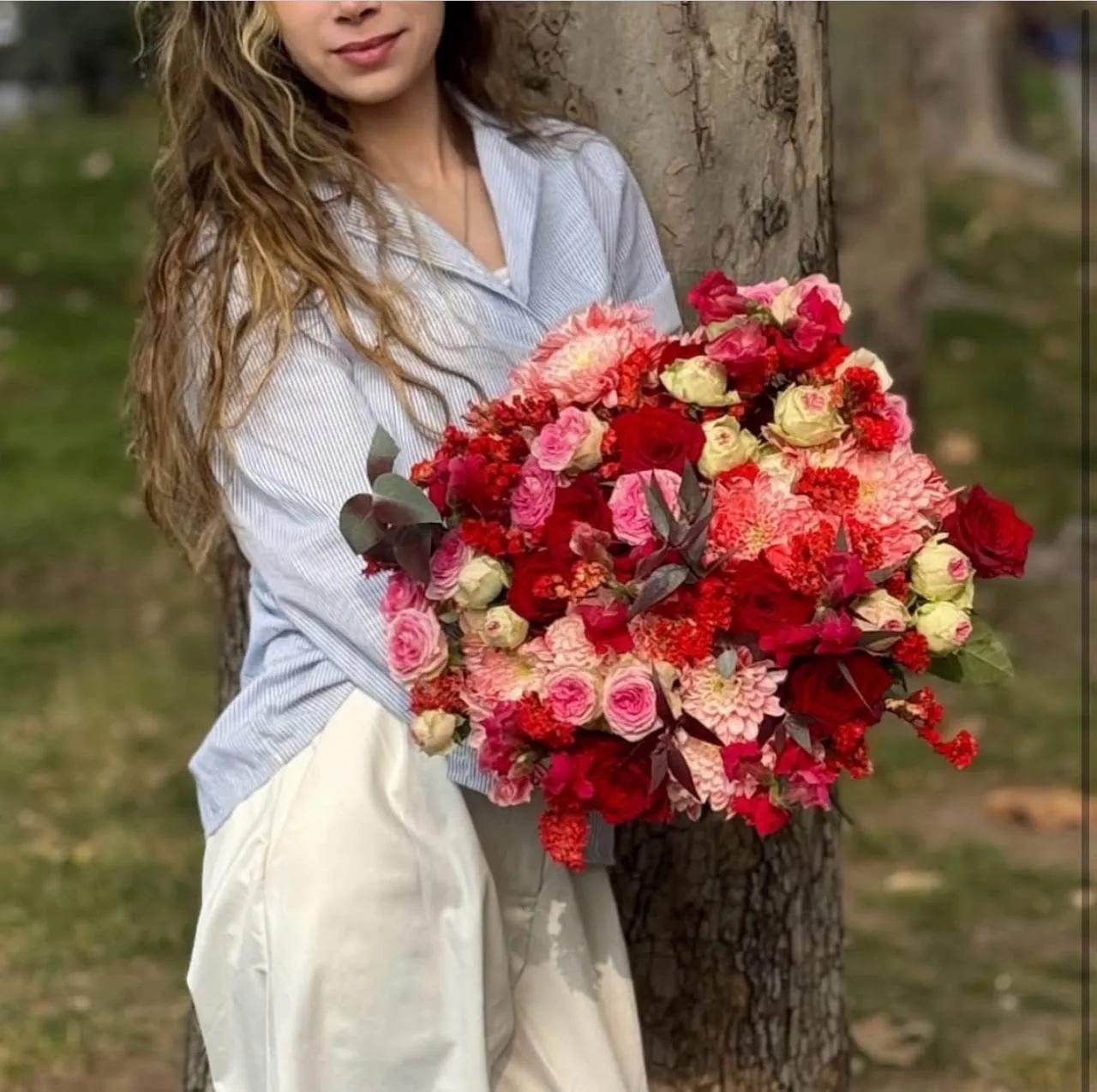 Red bunch | ծաղիկների առաքում Երևանում