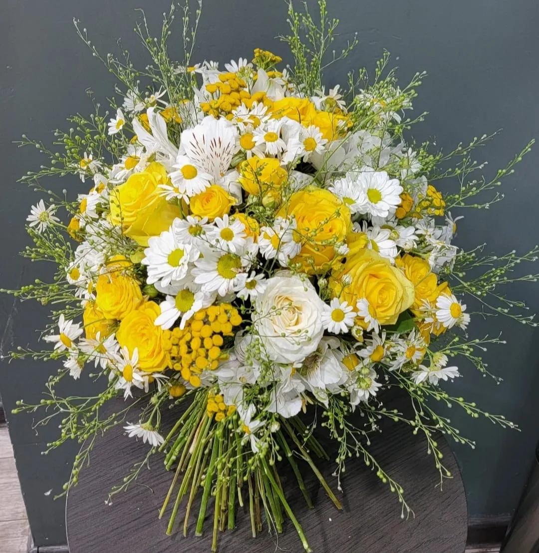 Yellow creative bunch | ծաղիկների առաքում Երևանում
