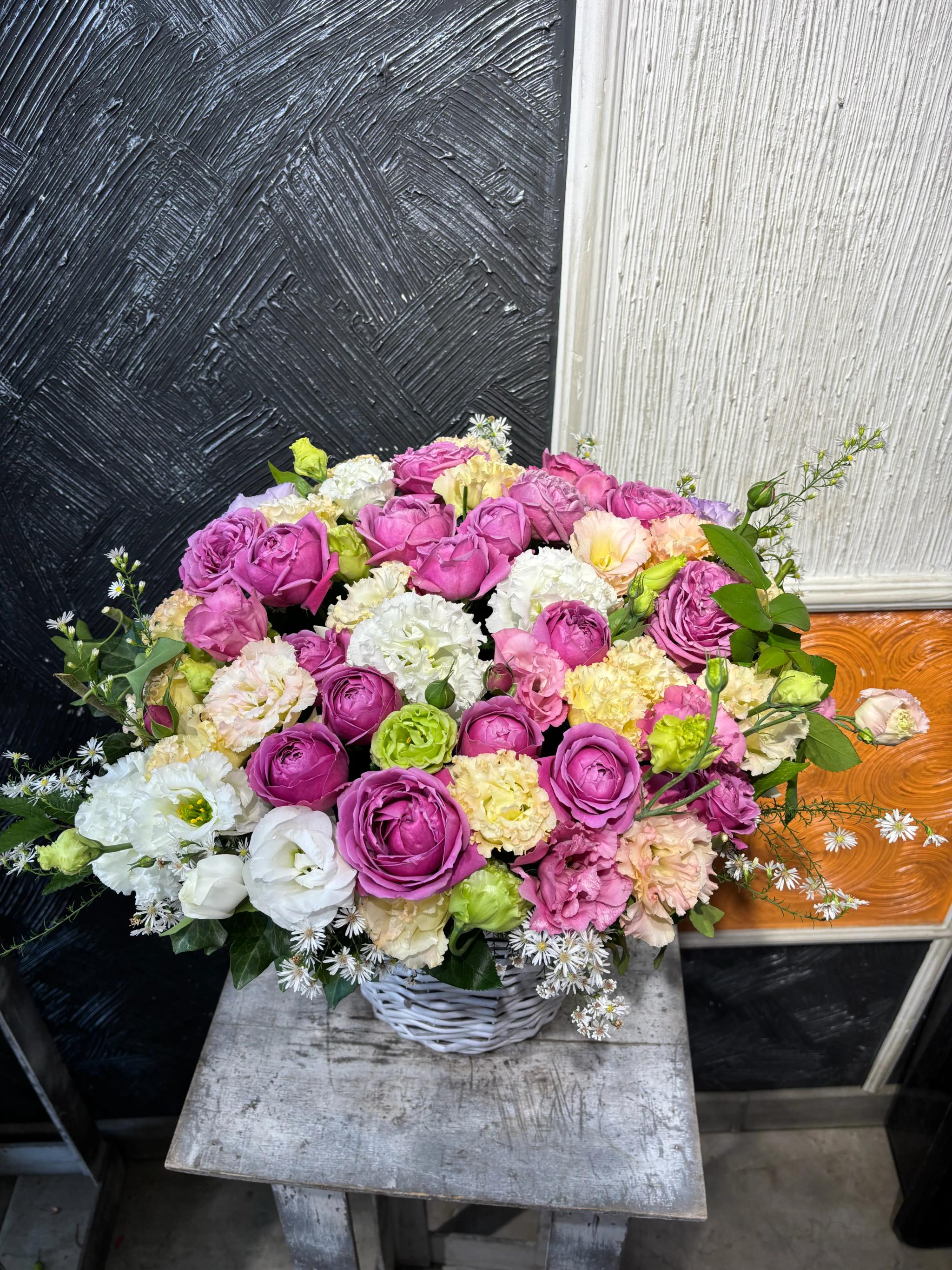 A luxury basket | ծաղիկներ, ծաղկեպսակներ, բույսեր Երևան A luxury basket | ծաղիկներ, ծաղկեպսակներ, բույսեր Երևան