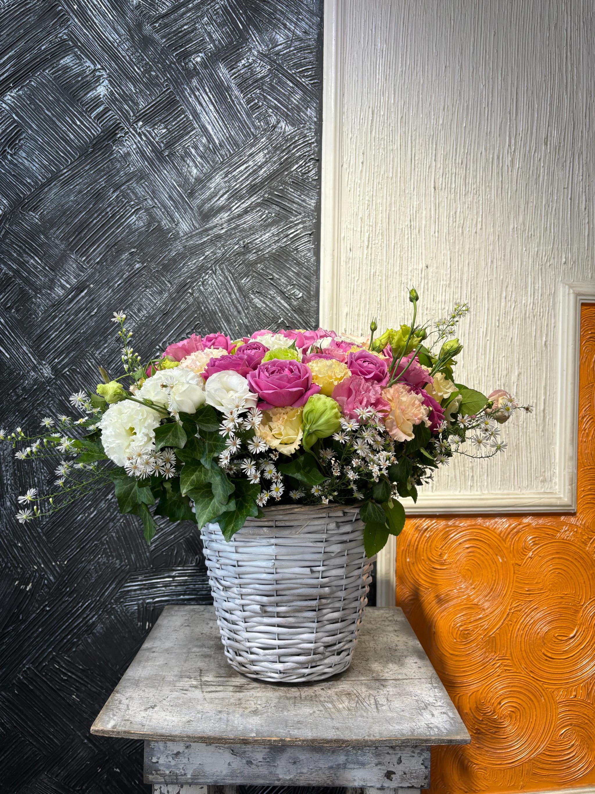 A luxury basket | ծաղիկներ, ծաղկեպսակներ, բույսեր Երևան A luxury basket | ծաղիկներ, ծաղկեպսակներ, բույսեր Երևան